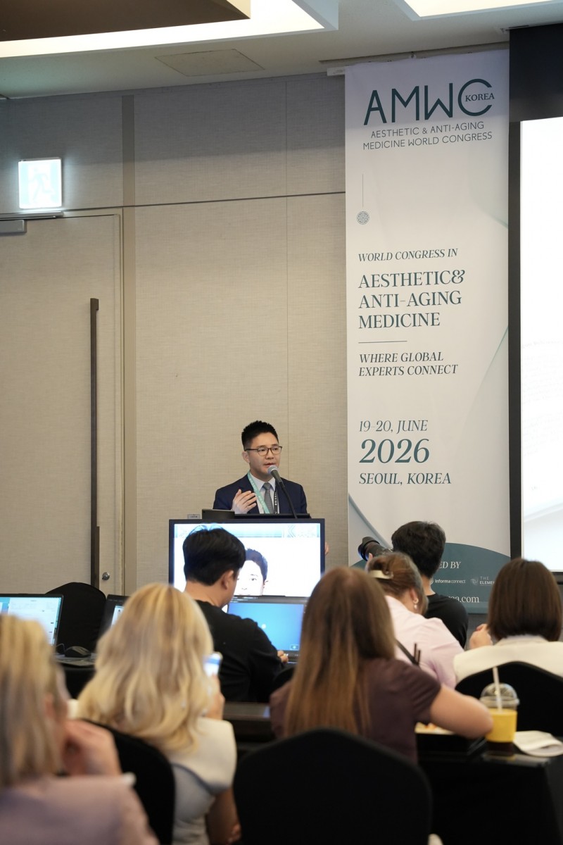 강남역5번출구피부과 피어봄의원 강남본점 장효승 대표원장 AMWC 코리아 학회 강연 모습