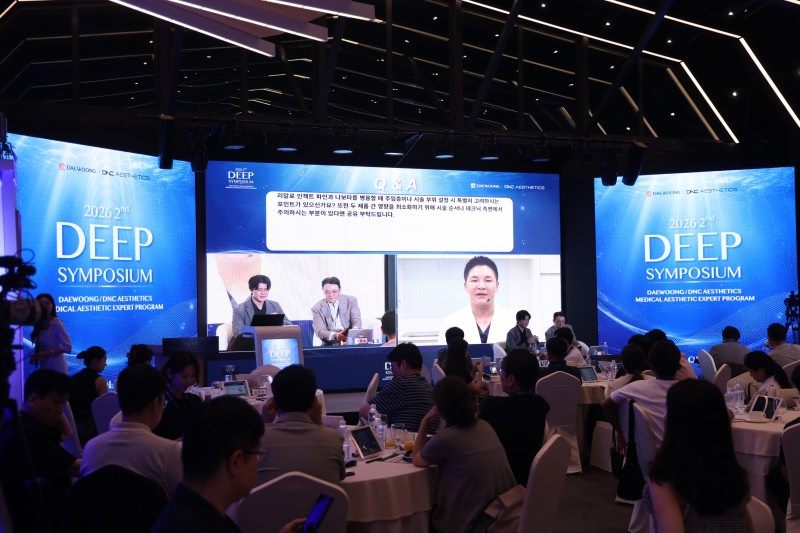 At the Daewoong Pharmaceutical DEEP Symposium