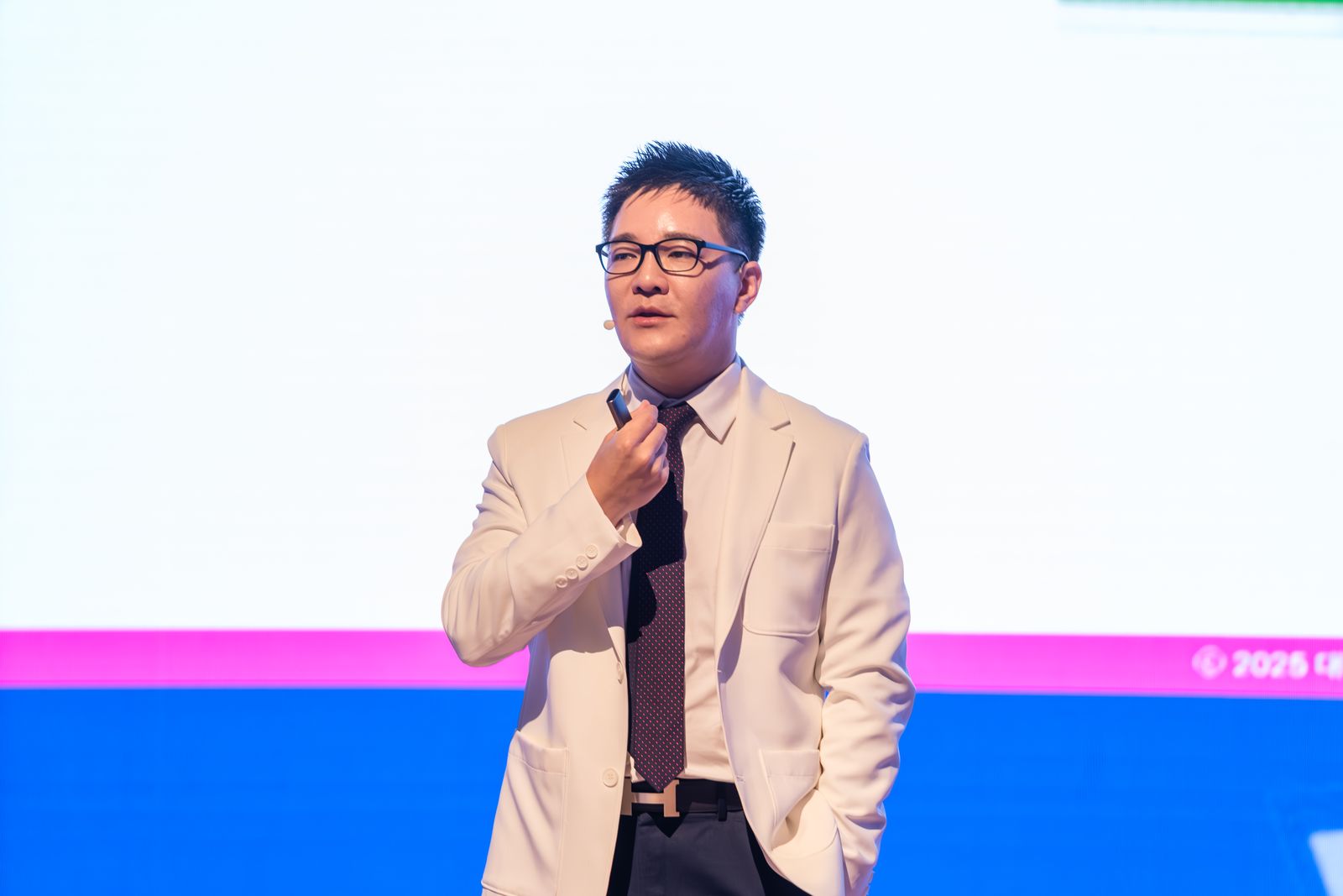第19届韩国临床美容医学会定期学术大会:登台