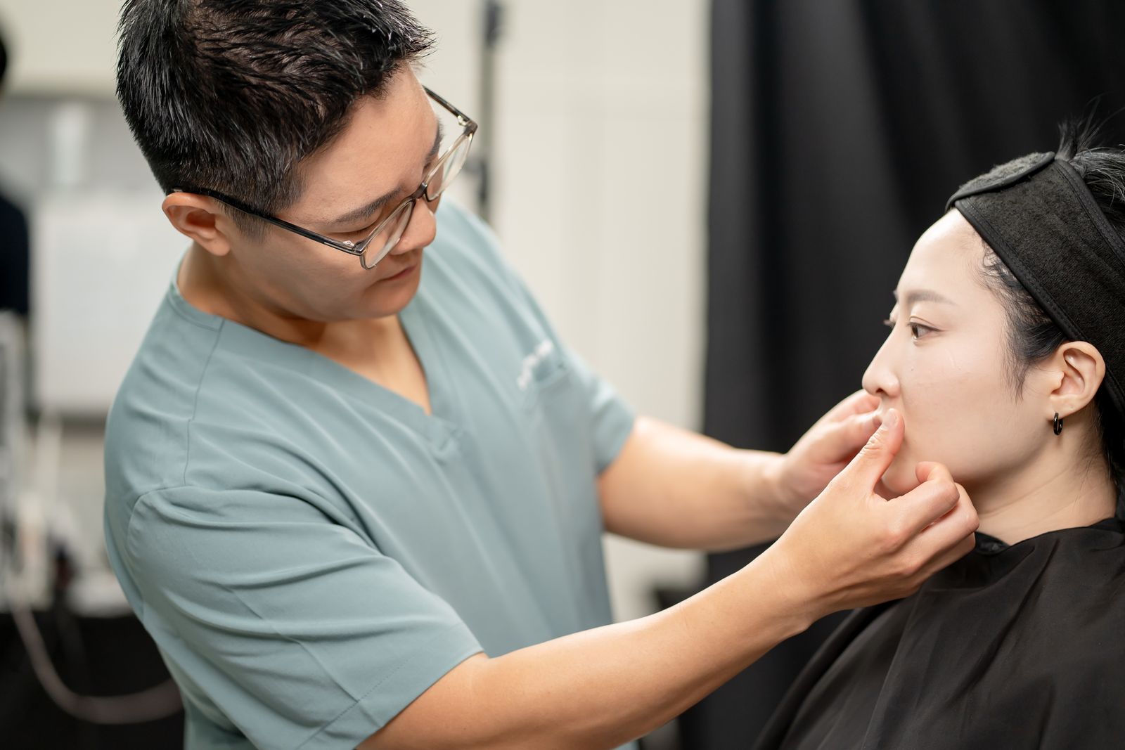 라이브 시연 — 정밀 주입 전 시술 부위 확인