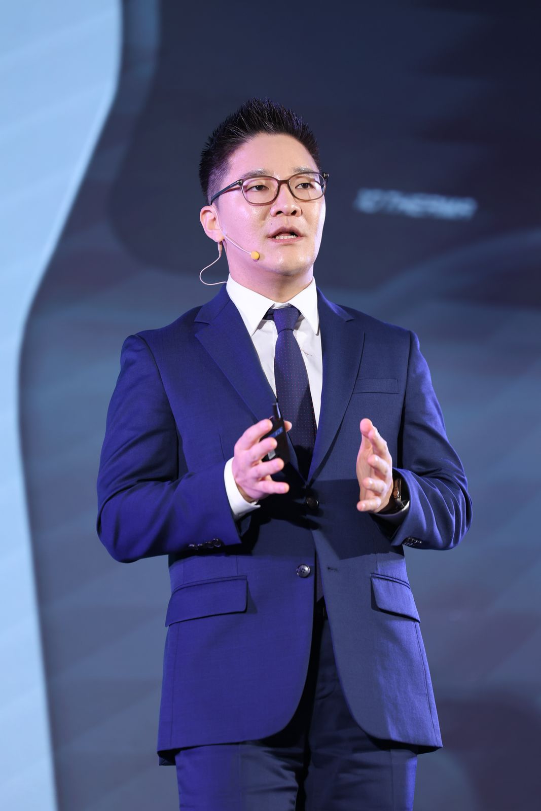 XTHERMA ローンチ・シンポジウムで講演するHyoseung Jang 院長